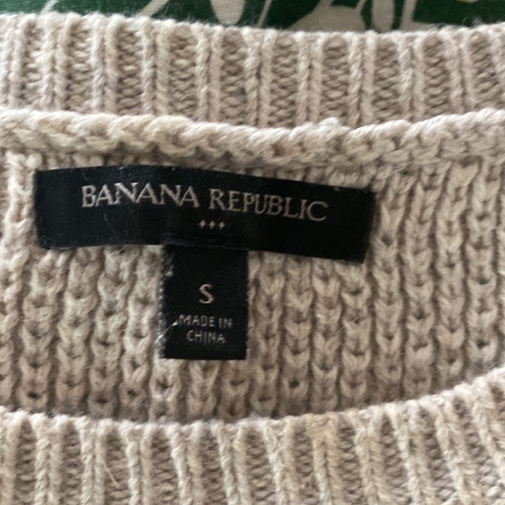 EUC sweater.  Banana Republic. Size small. - Picture 2 of 3